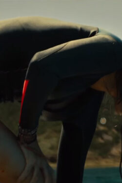 Pendant Necklace Blake Lively in The Shallows (2016)