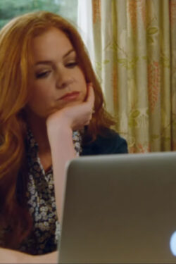 Macbook Pro in Keeping up with the Joneses (2016)
