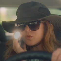 Safari hat Isla Fisher in Keeping up with the Joneses (2016)