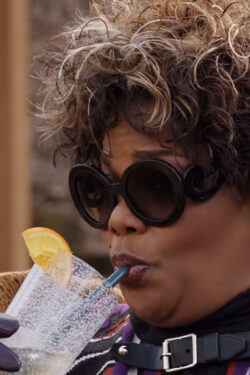 Earrings Mo'Nique in Almost Christmas (2016)