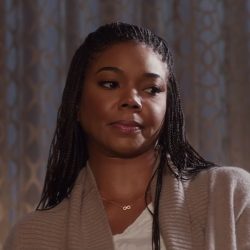 Pendant necklace Gabrielle Union in Almost Christmas (2016)