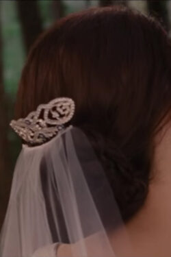 Bella's Hair Comb in The Twilight Saga: Breaking Dawn - Part 1 (2011)