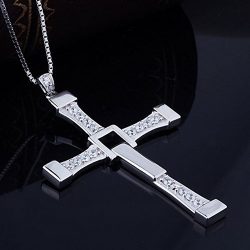 Cross pendant necklace Dominic Toretto (Vin Diesel) in The Fate of the Furious (2017)