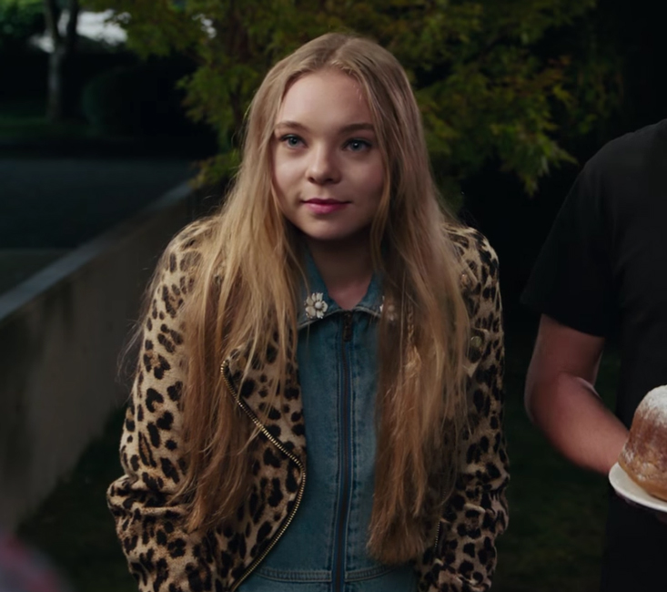 Leopard print jacket Taylor Hickson in Everything, Everything (2017)