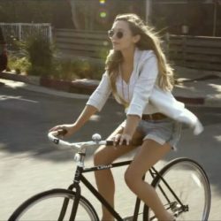 Linus bike Elizabeth Olsen in Ingrid Goes West (2017)-1