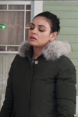 Woolrich parka Mila Kunis in A Bad Moms Christmas (2017)