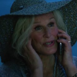 Straw hat Glenn Close in Father Figures (2017)