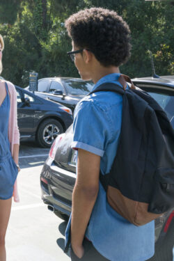 Backpack Rhenzy Feliz (Alex Wilder) in Runaways