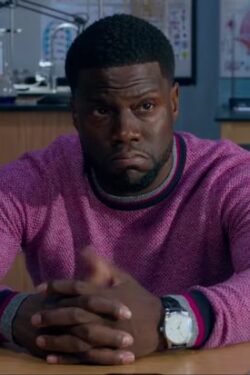 Fuchsia sweater Kevin Hart in Night School (2018)