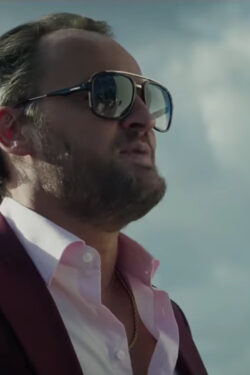 Sunglasses Jason Clarke in Serenity (2018)