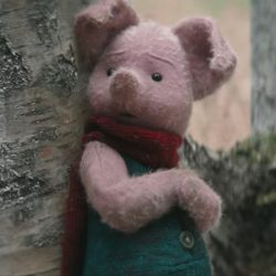 Piglet Plush in Christopher Robin (2018)