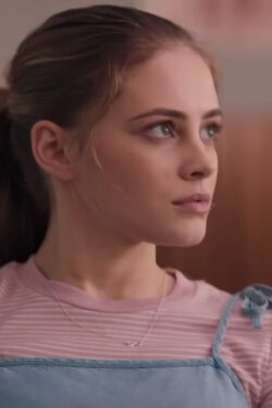 Infinity pendant necklace Josephine Langford in After (2019)
