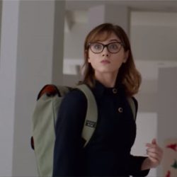 Backpack Natalia Dyer in Velvet Buzzsaw (2019)