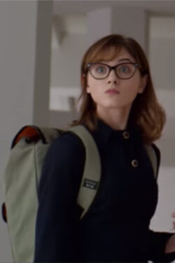 Backpack Natalia Dyer in Velvet Buzzsaw (2019)