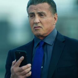 Blue tie Sylvester Stallone in Escape Plan The Extractors-1