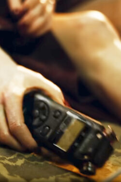 Audio Recorder Jesse Plemons in Bugonia