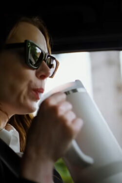 Filp Straw Tumbler Emma Stone in Bugonia